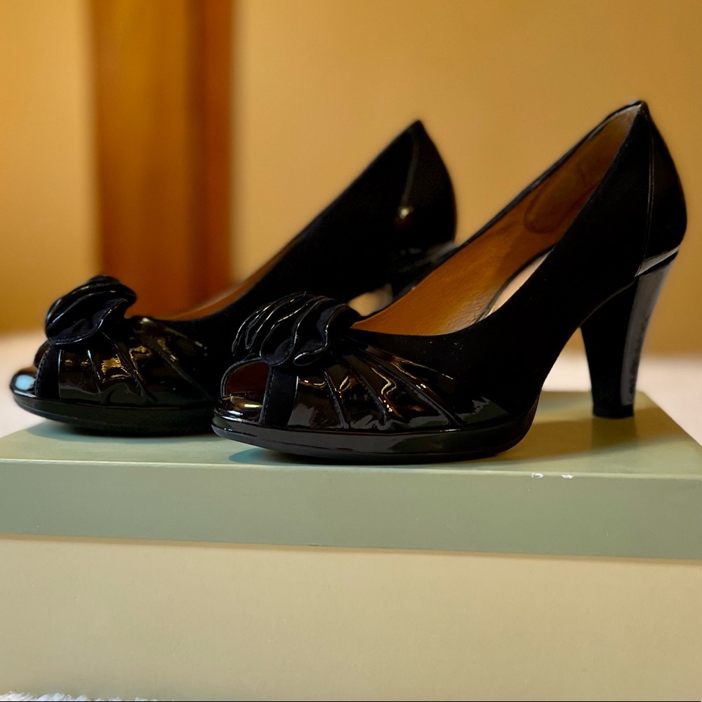 Nurture by Lamaze “Rosalind” Black Leather Pumps. Size 7.5M. Color: Black